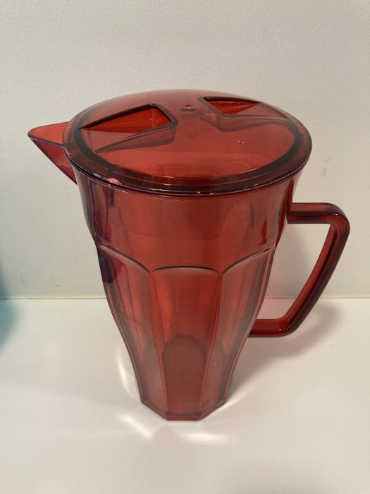 Jarra plastico vermelho loja AREA