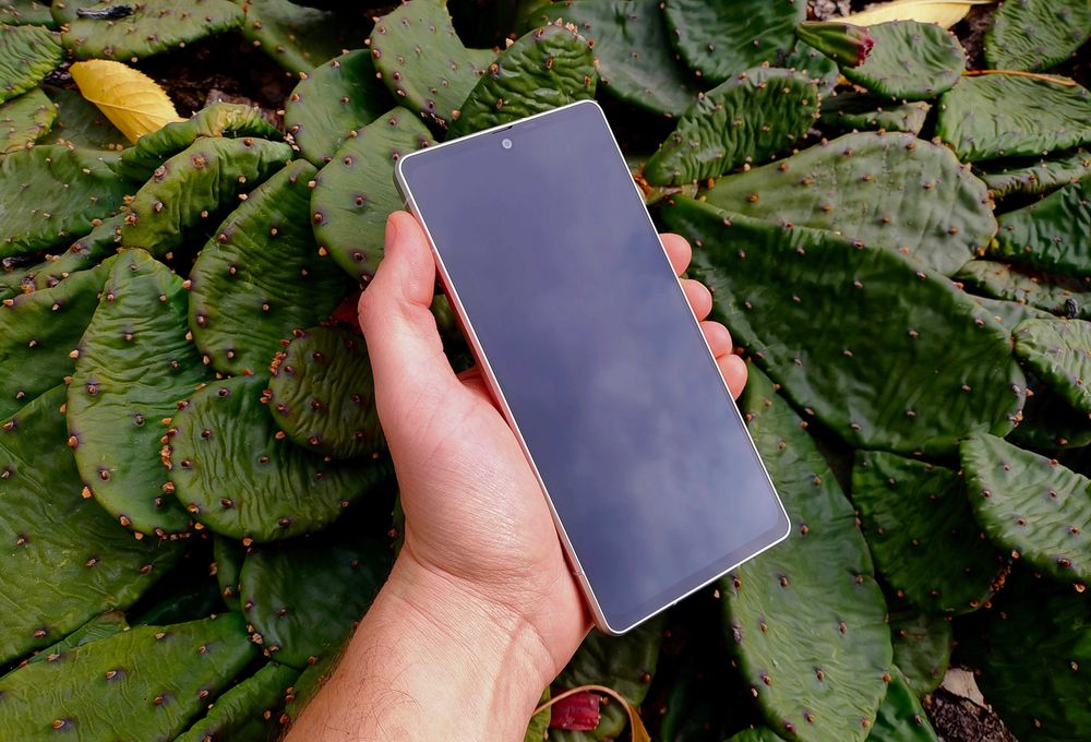 Ексклюзивний смартфон Sharp AQUOS R8 (2sim,STD-810,4570ma,6.4" 240гц)