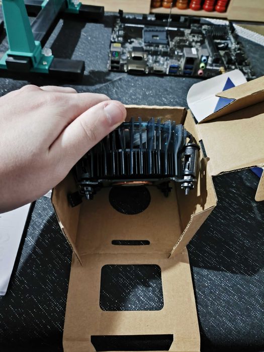 Chłodzenie stockowe intel z i7 13700 (lga 1700)