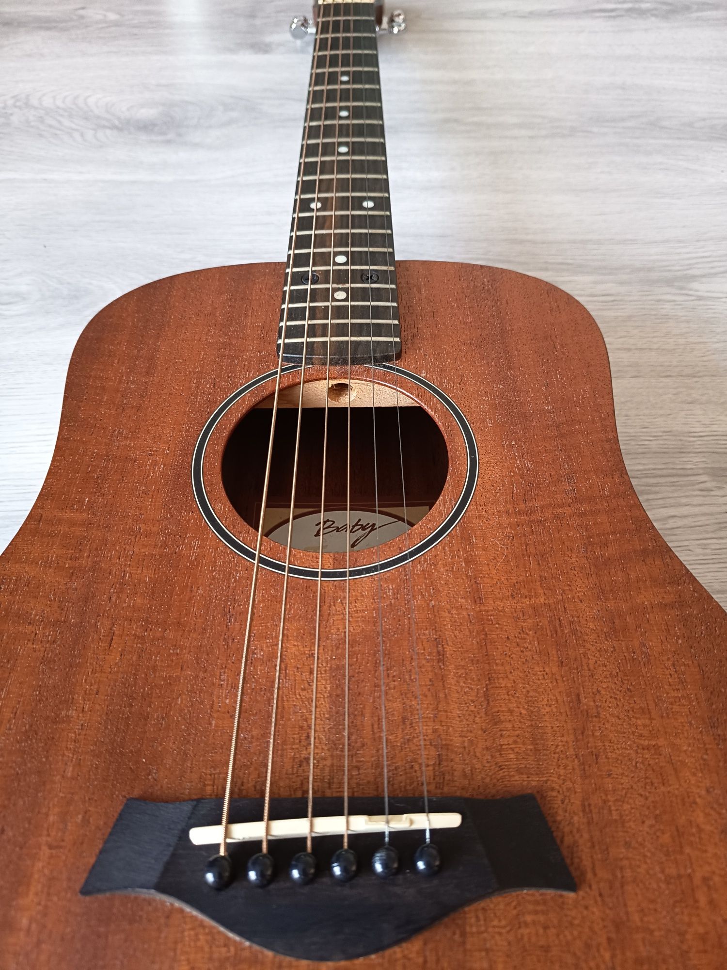 Baby Taylor guitarra