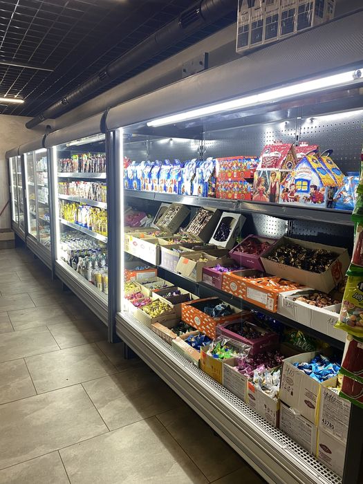 Холодильні вітрини 4 по 2м. + холодильна установка