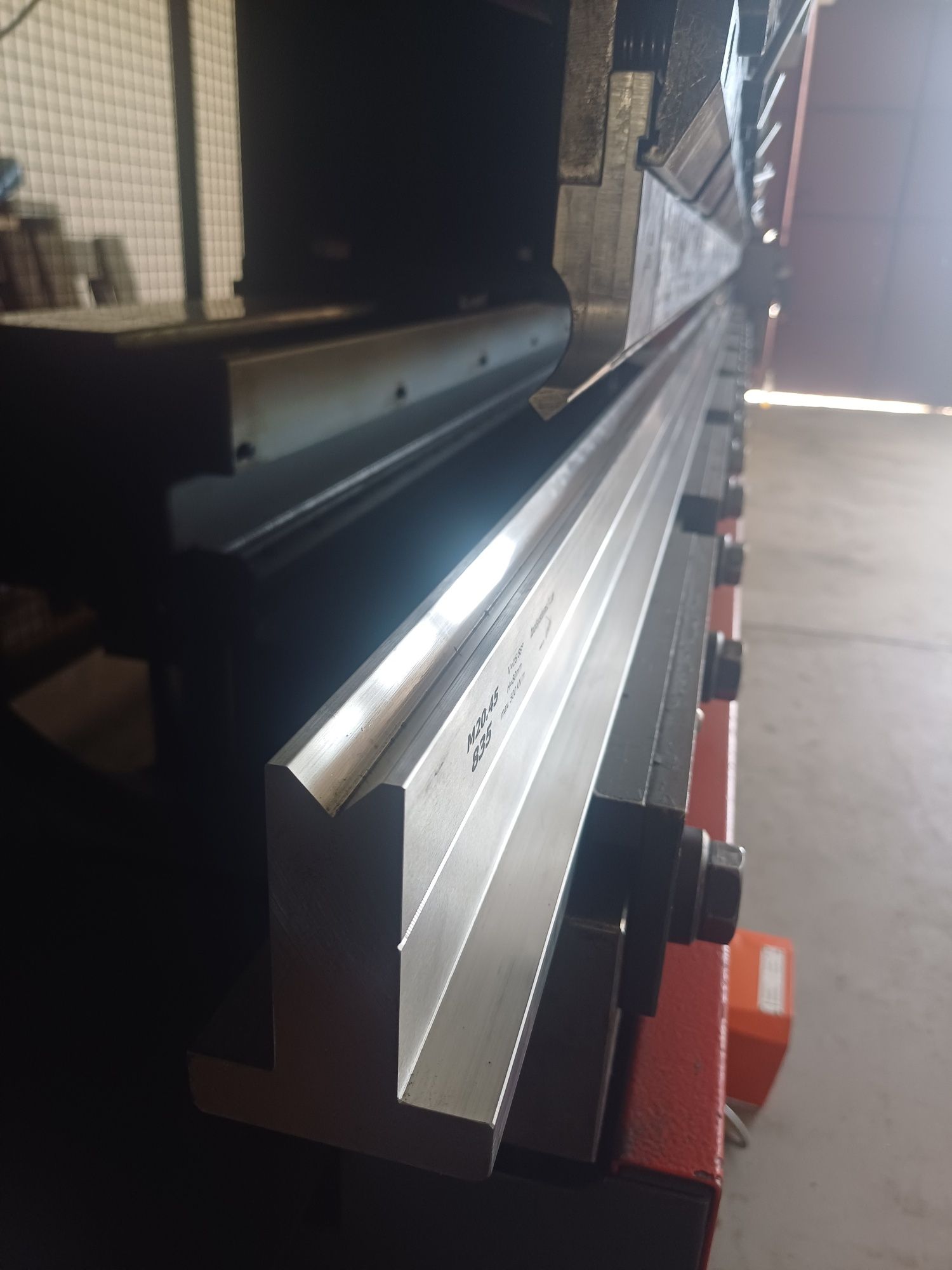 Prasa krawędziowa Amada HFT 130-3