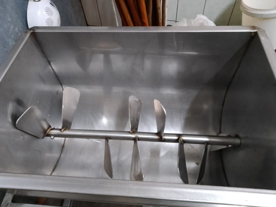 Mieszałka do wyrobów mięsnych poj.80 kg wsadu
