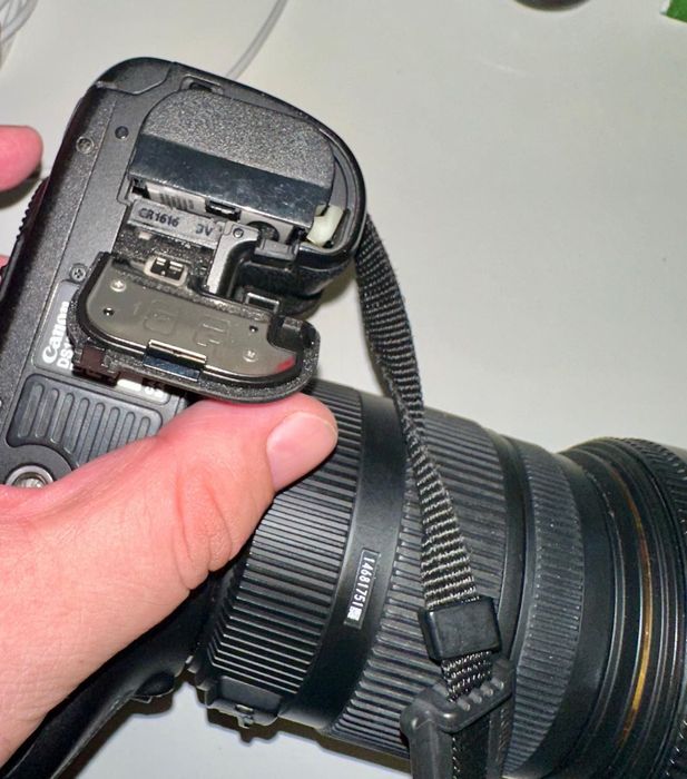 професійний фотоапарат Canon EOS 7D з обʼєктивом Sigma DC 17-50mm