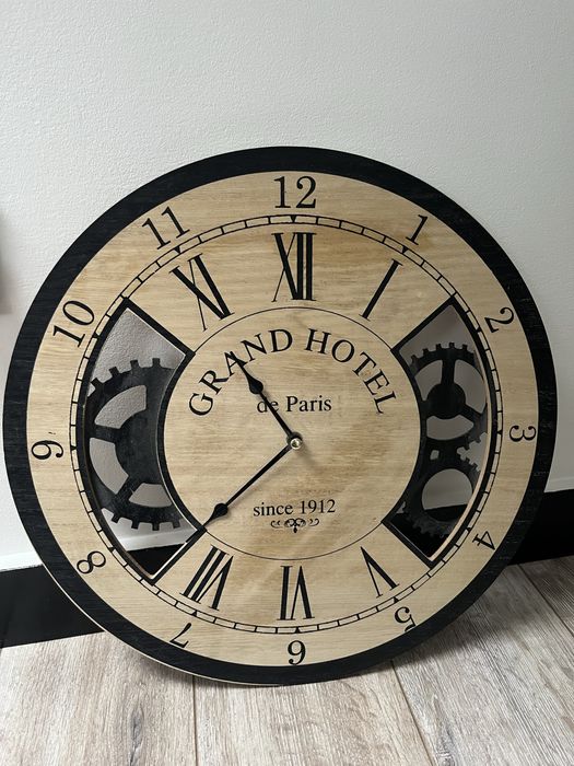 Zegar ścienny na baterię