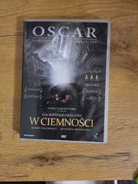 Film na DVD w ciemności