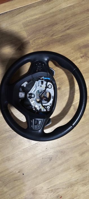 Volante BMW serie F com patilhas e vibração