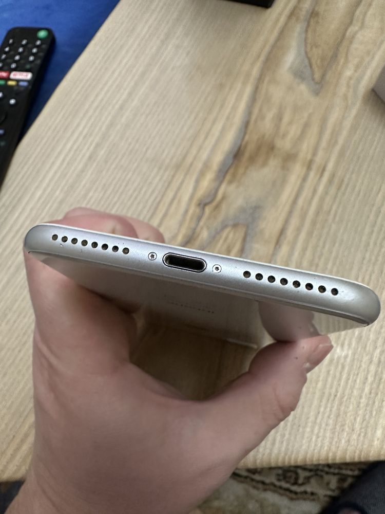 Продам IPhone 8 Plus Silver 256 ГБ