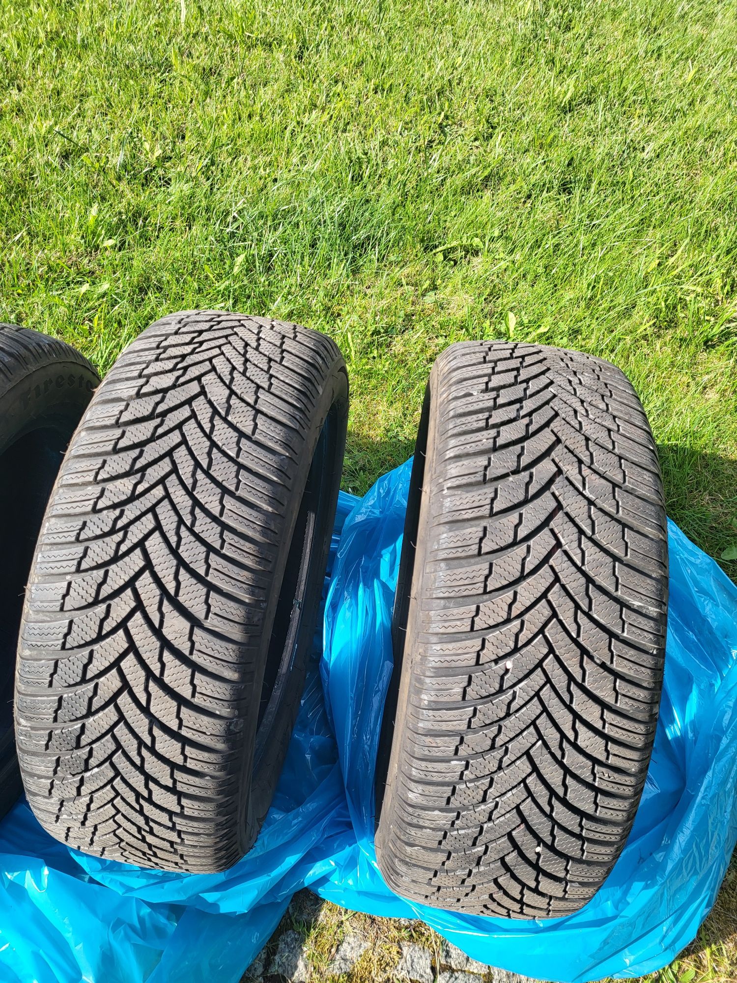 Firestone Winterhawk 4 215/55 R17