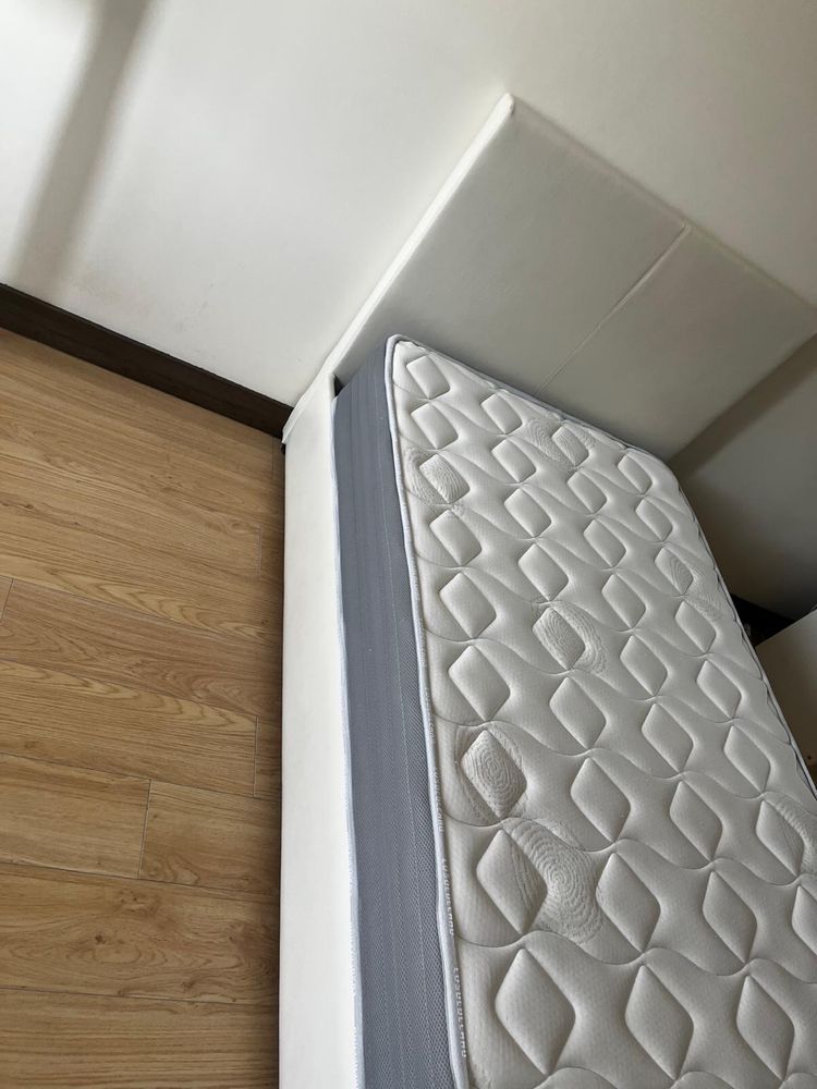 Cama de solteiro com colchão e estrado