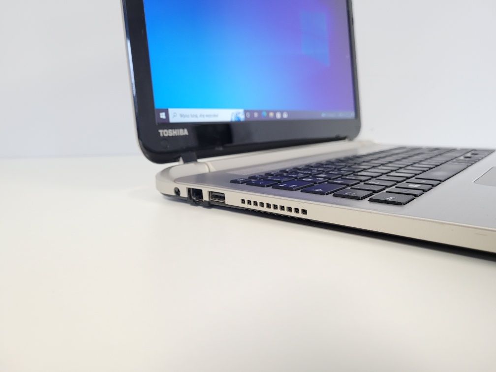 Laptop biznesowy Toshiba- AMD A10, 8gb ram, dysk 1TB, Harman/Kardon