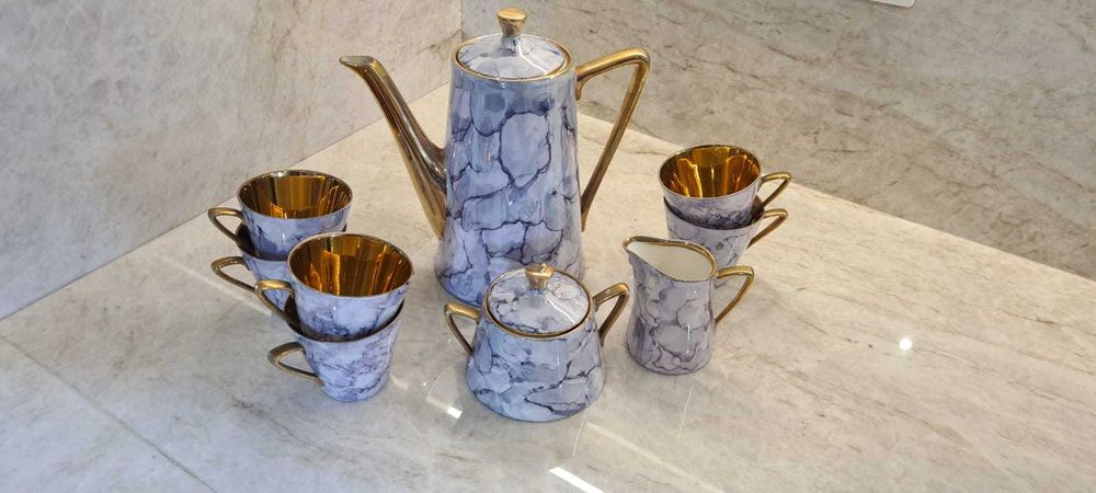 Serwis kawowy marmurkowy złocony