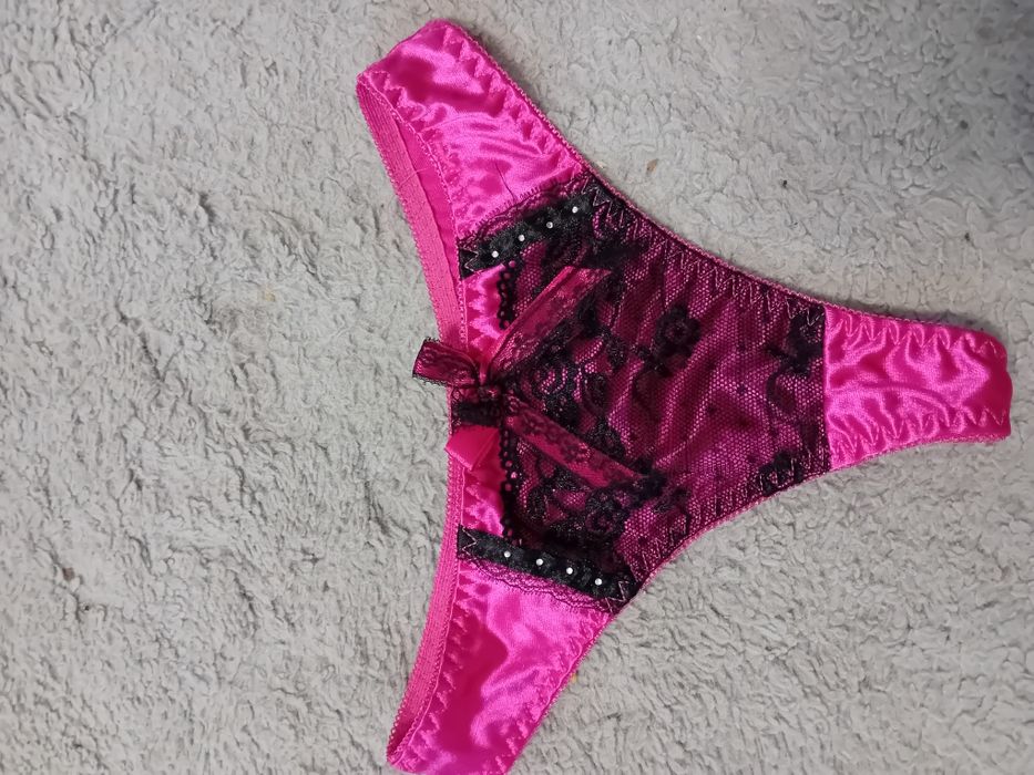 Stringi majtki koronkowe nowe S