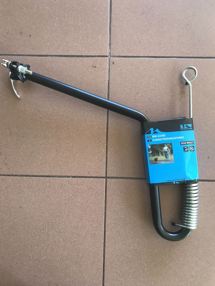 Lança para passear cão com a bicicleta