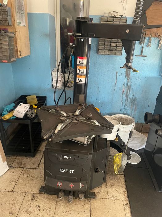 Обладнання для шиномонтажу станок монтажний та балансувальний