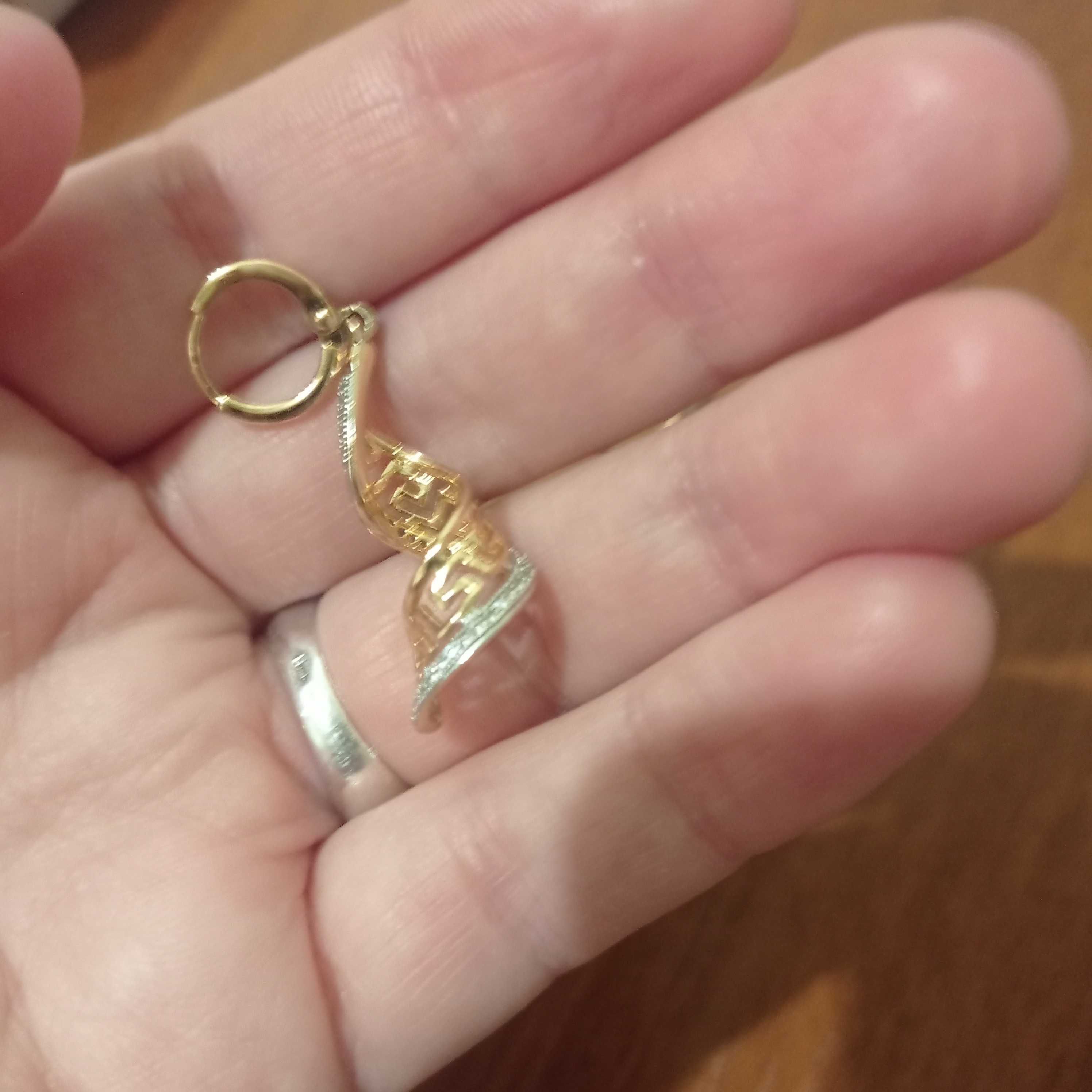 Сережки, медичне золото