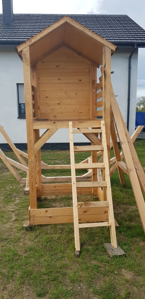 Plac zabaw dla dzieci huśtawka slizg zjeżdżalnia