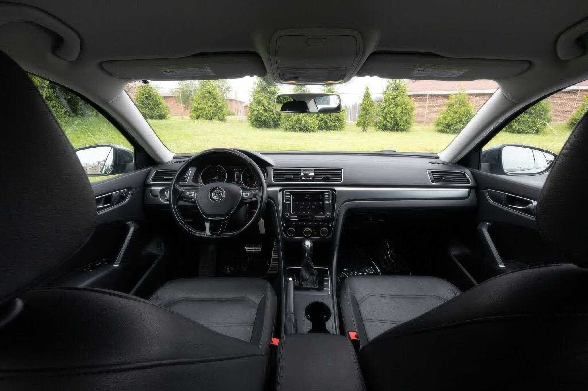 2018 Volkswagen Passat 2.0T R-Line
