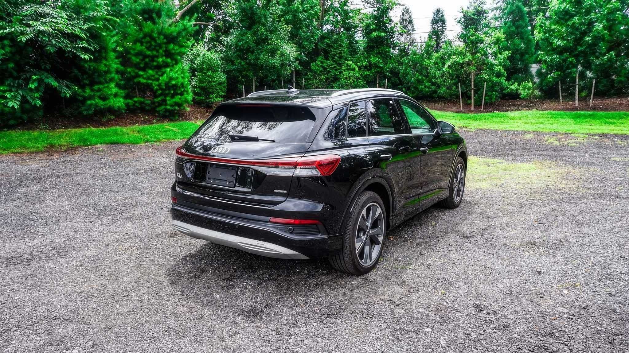 2022  Audi Q4 55