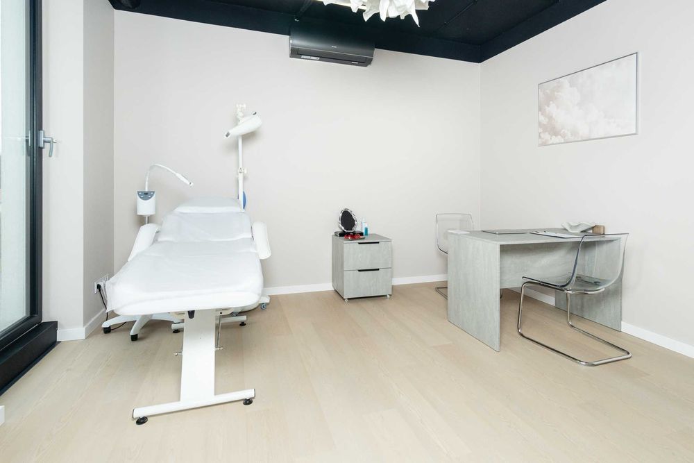 Nowy gabinet do wynajęcia jasne, minimalistyczne wnętrze, godziny/dni