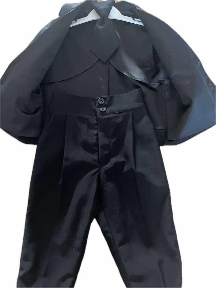 Классический чернвй костюм для маленького джентельмена
