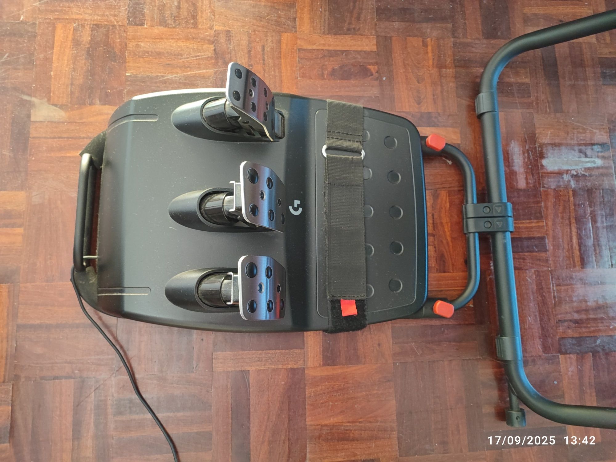 Logitech G923 (PC/Xbox) + Playseat Challenge Actifit