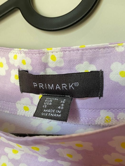 Saia lilás Primark com detalhes flores