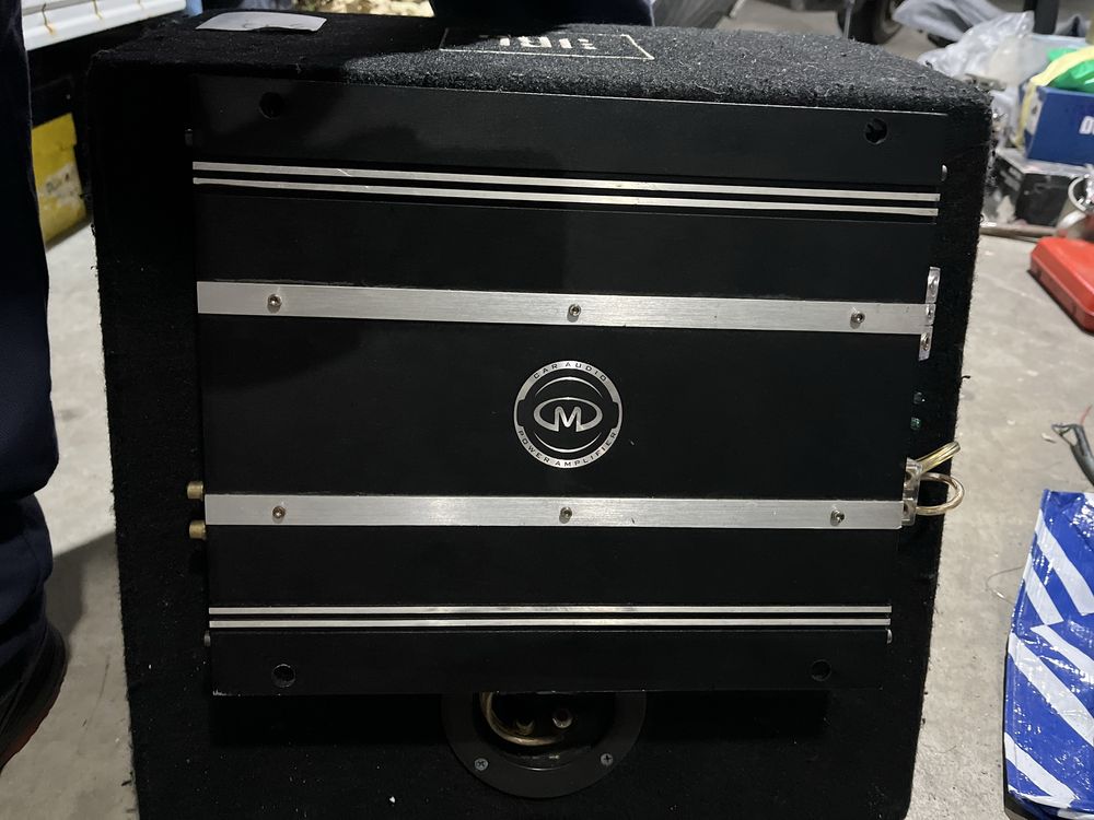 Sub jbl mais amplificador.