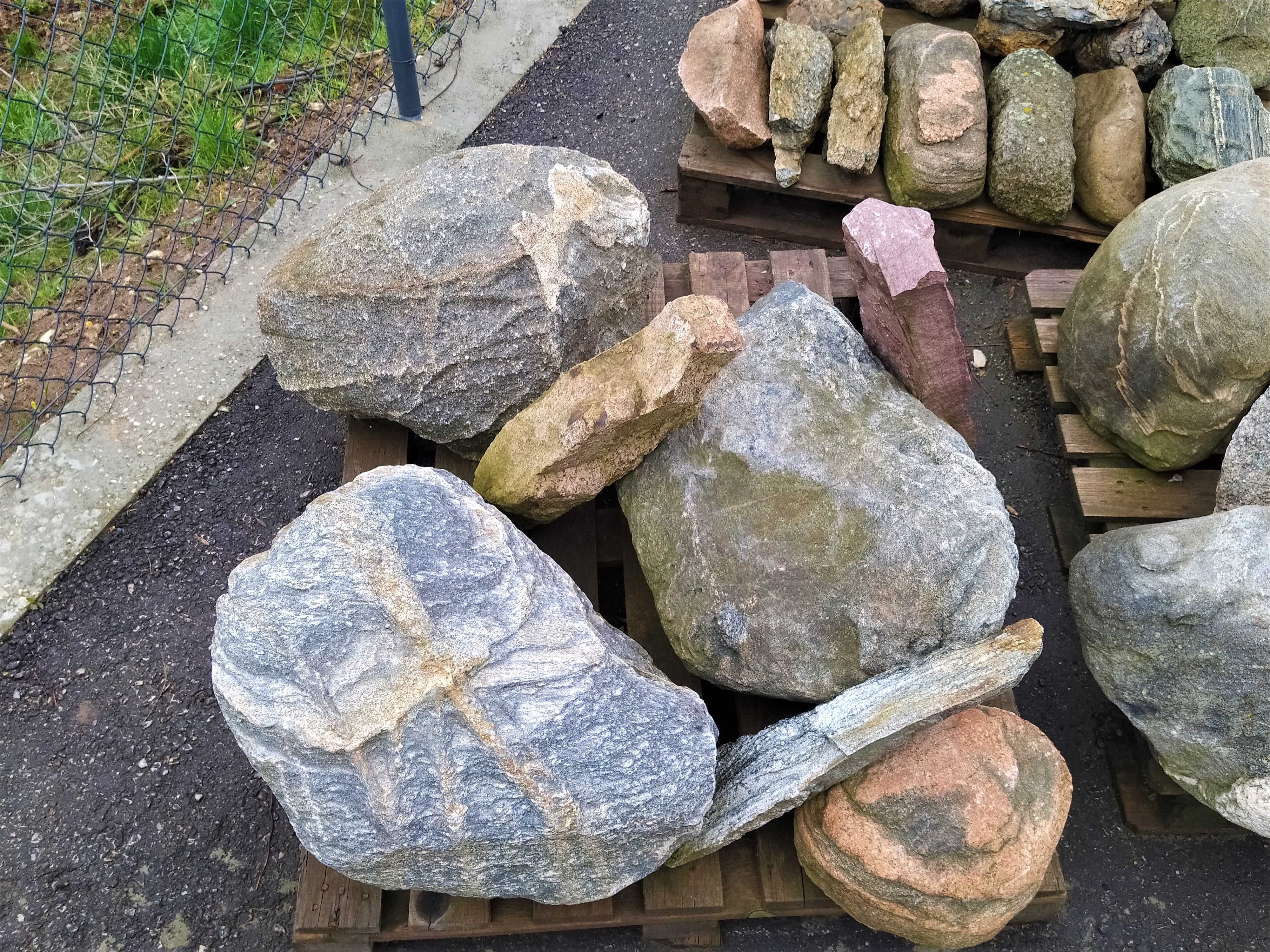 Głazy narzutowe, kamienie ogrodowe, monolit, obelisk, skalniak, kamień