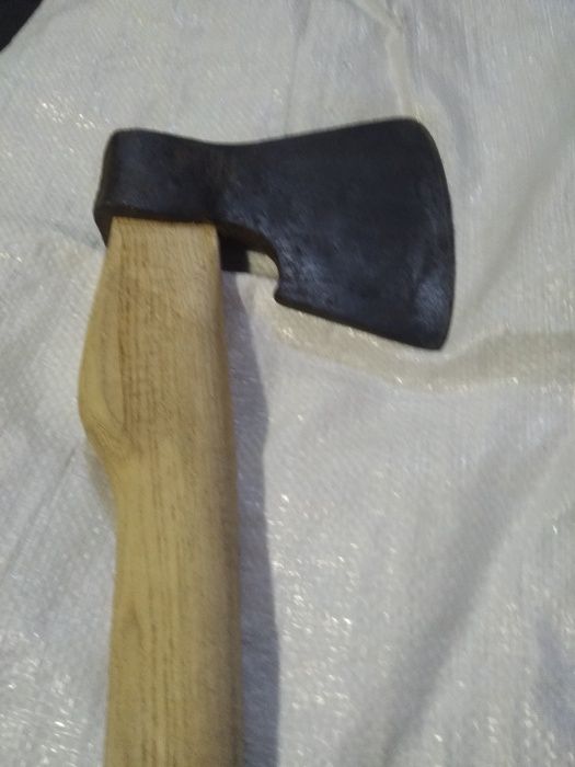 Мясной топор с ручкой.