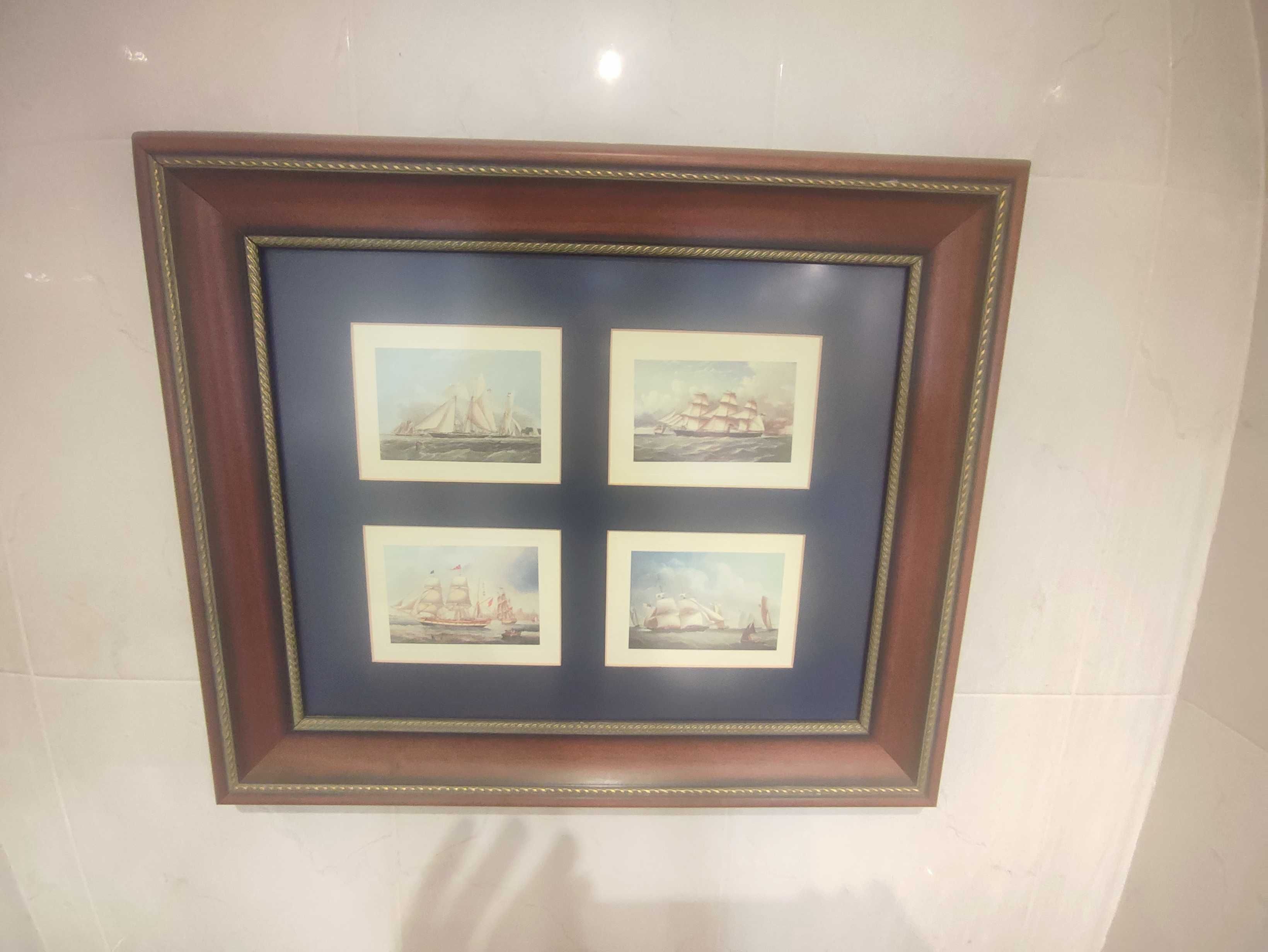 Quadro com passpartout azul e barcos