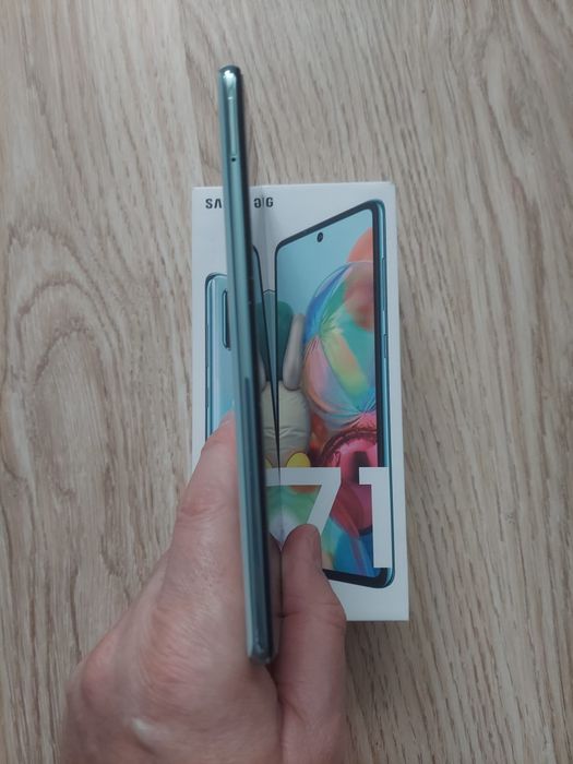 Продам samsung a71.