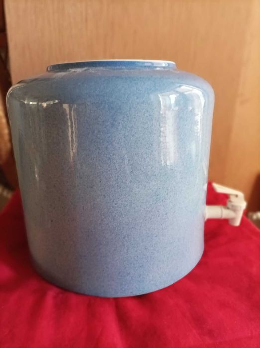 Фаянсовая емкость для напитков с краником, новая