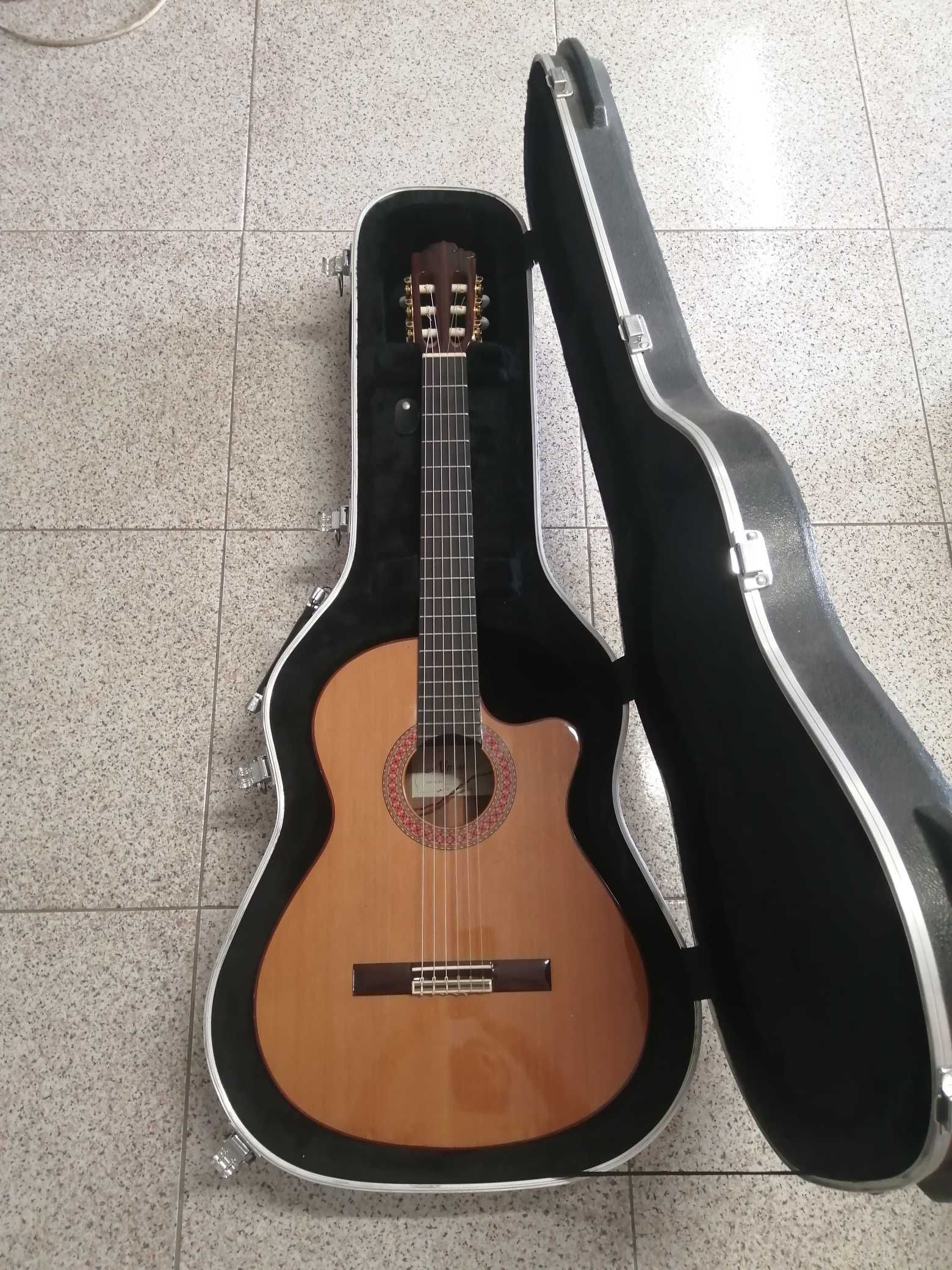 Guitarra Almansa CW 435 E8