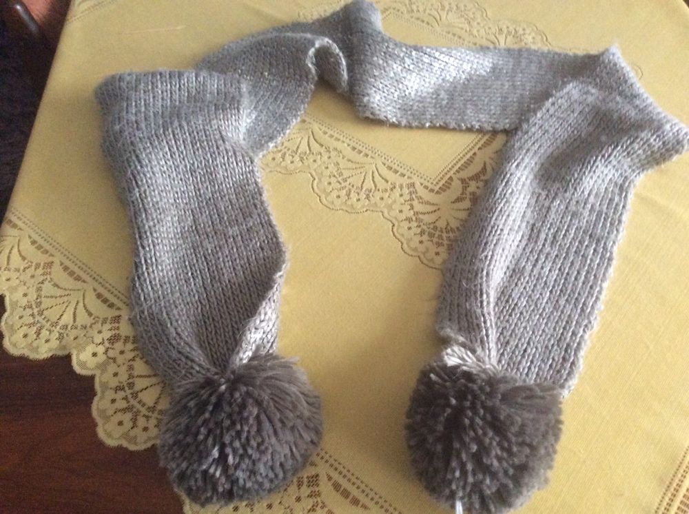 Szalik zimowy nakrapiany srebrem. Dł 2,25 cm szer 6 cm   Nowy