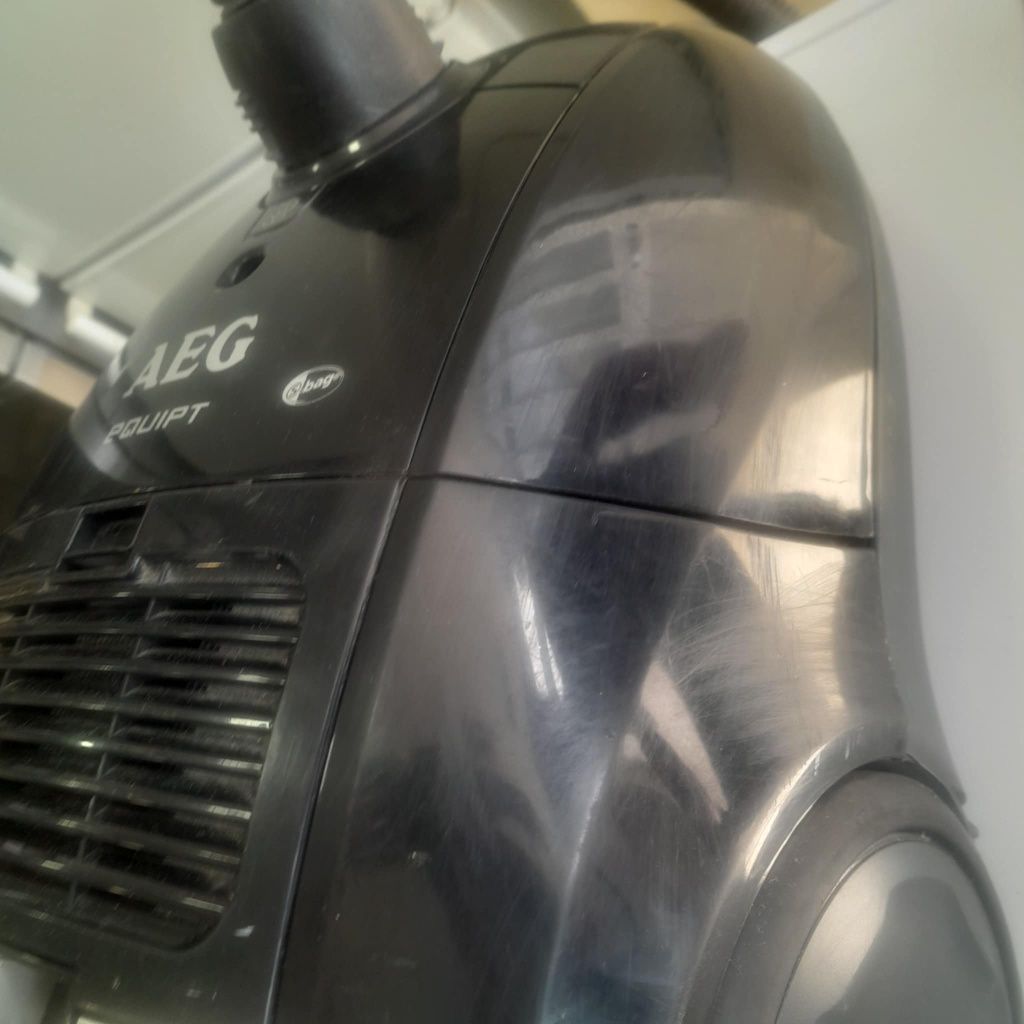 Aspirador marca Aeg
A trabalhar muito bem 35€