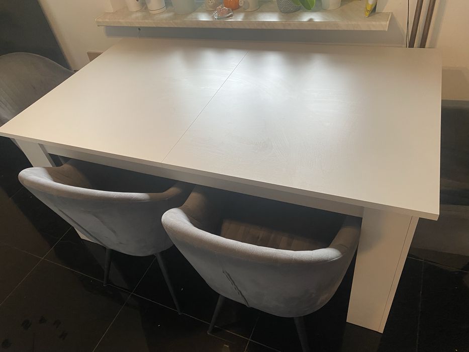 Komplet mebli kuchennych z krzeslami jak nowy