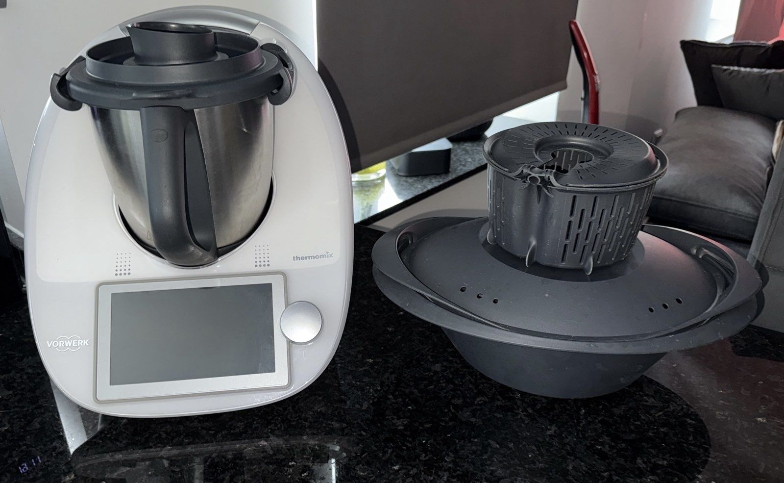 Bimby TM6 Vorwerk - Robô de Cozinhah

Estou a vender a minha Bimby TM6