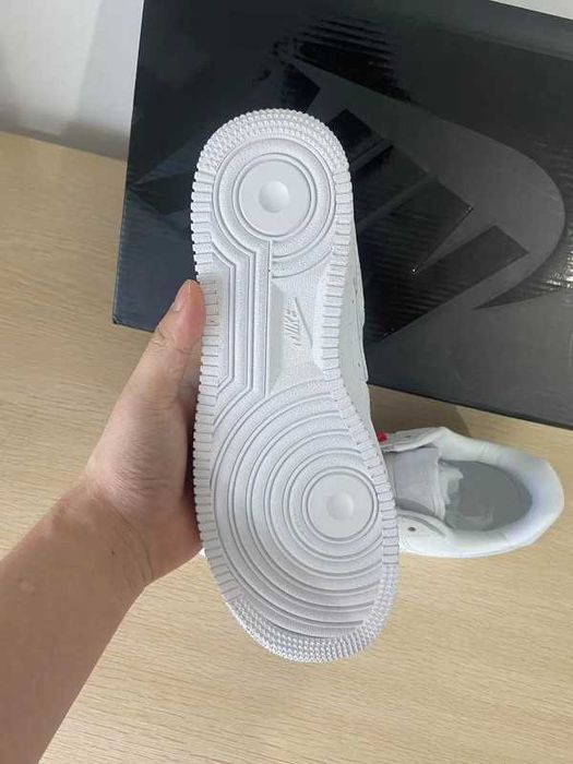 Buty meskie Mokasyny Nike_Air_Force_1_Low_Supreme_White r.37.5