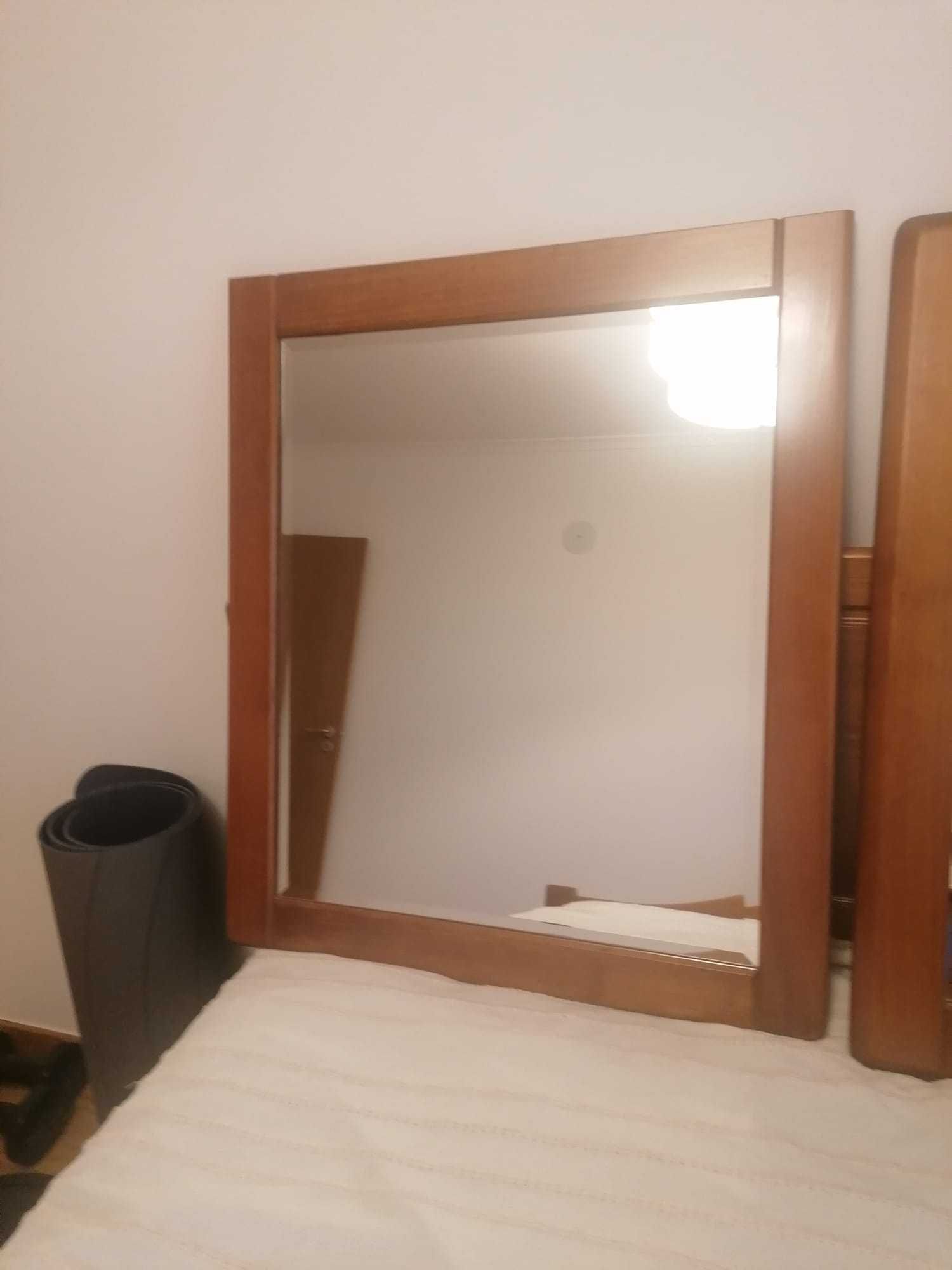 Cómoda, 2 mesas cabeceira e 1 espelho