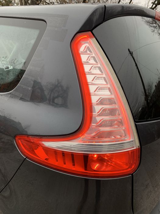 Рено Сценік3 ЗАДНІЙ ФОНАРЬ правий лівий Стоп.