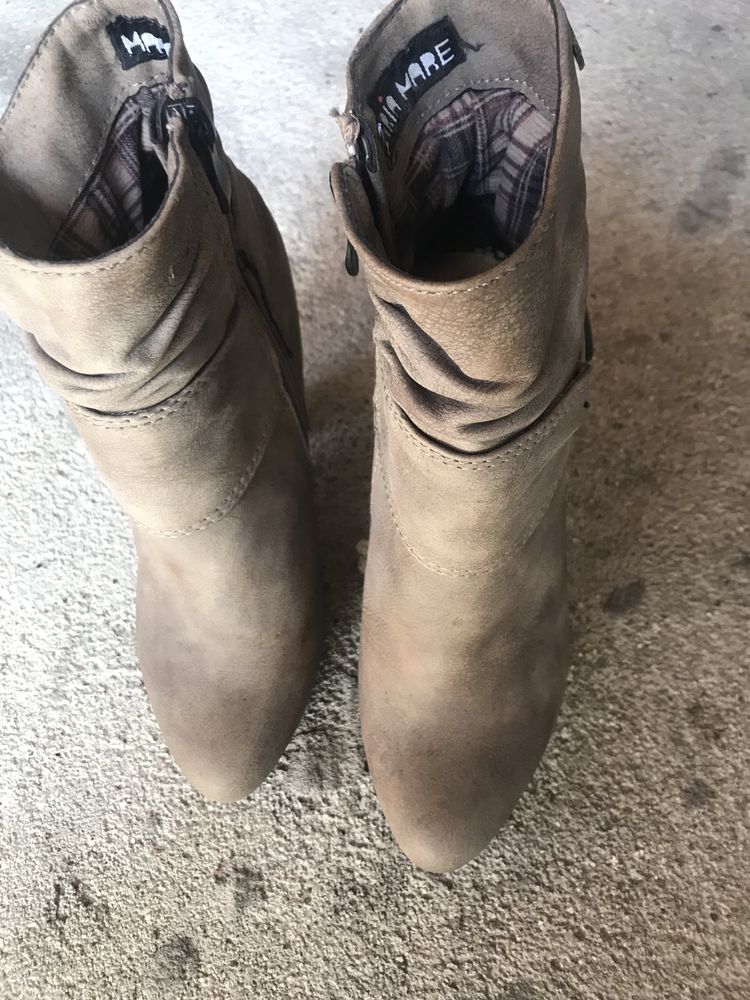 Vendo botas taupe 38 em bom estado