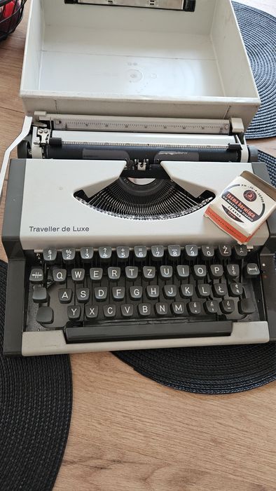 Maszyna do pisania Olympia Traveller de luxe