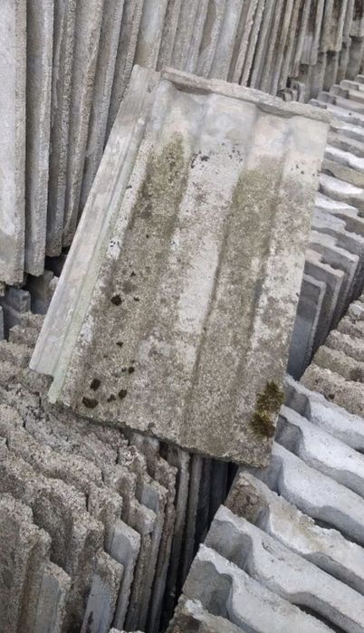 Stara dachówka cementowa