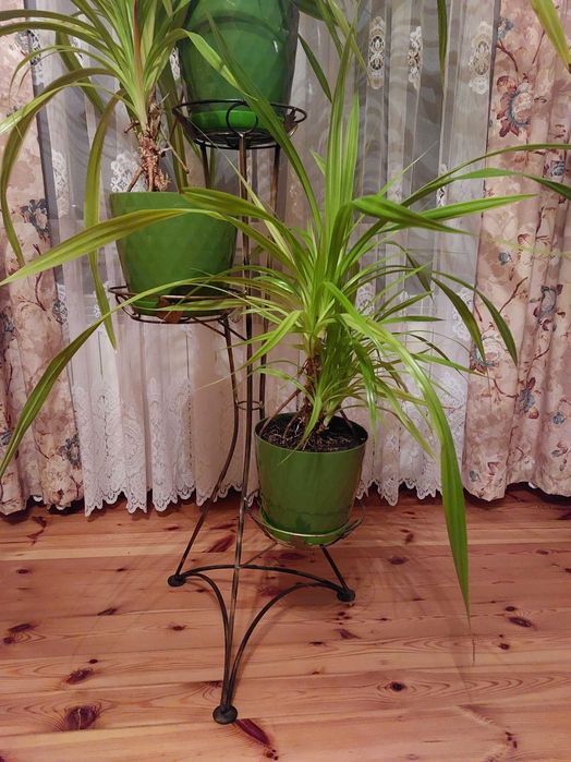 Kwietnik metalowy na 3 kwiaty