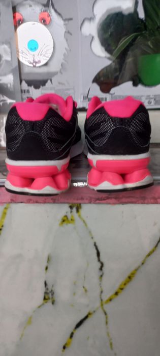 Женские кроссовки фирмы "NIKE Reax Run 9 "