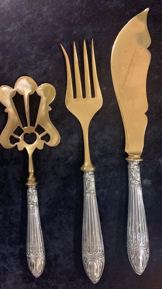Conjunto de talheres de servir com cabos em prata
