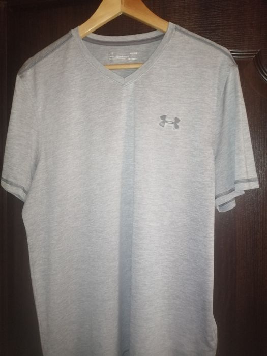 Продам футболку Under Armour, размер M
