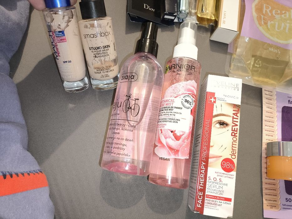 Kosmetyki Pixi płatki pod oczy perfumy clinique tarte Bell eveline