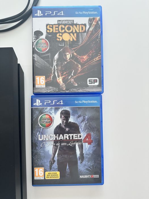 Playstation 4 + 2 comandos